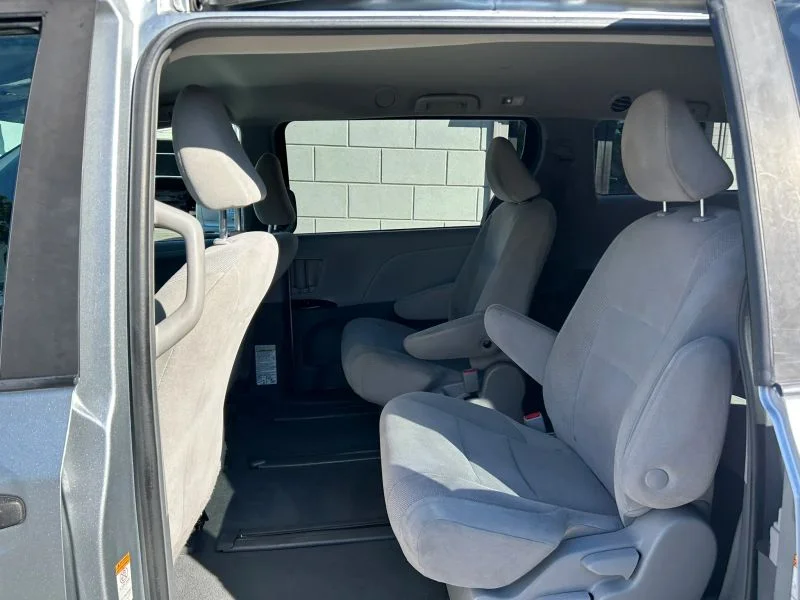 Used 2019 Silver Toyota L Minivan 4D image 29