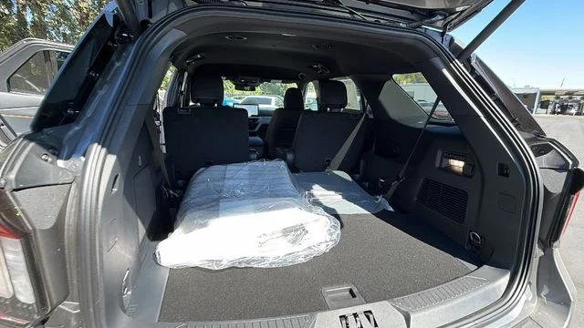 New 2026 Carbonized Gray Metallic Ford Tremor® image 44
