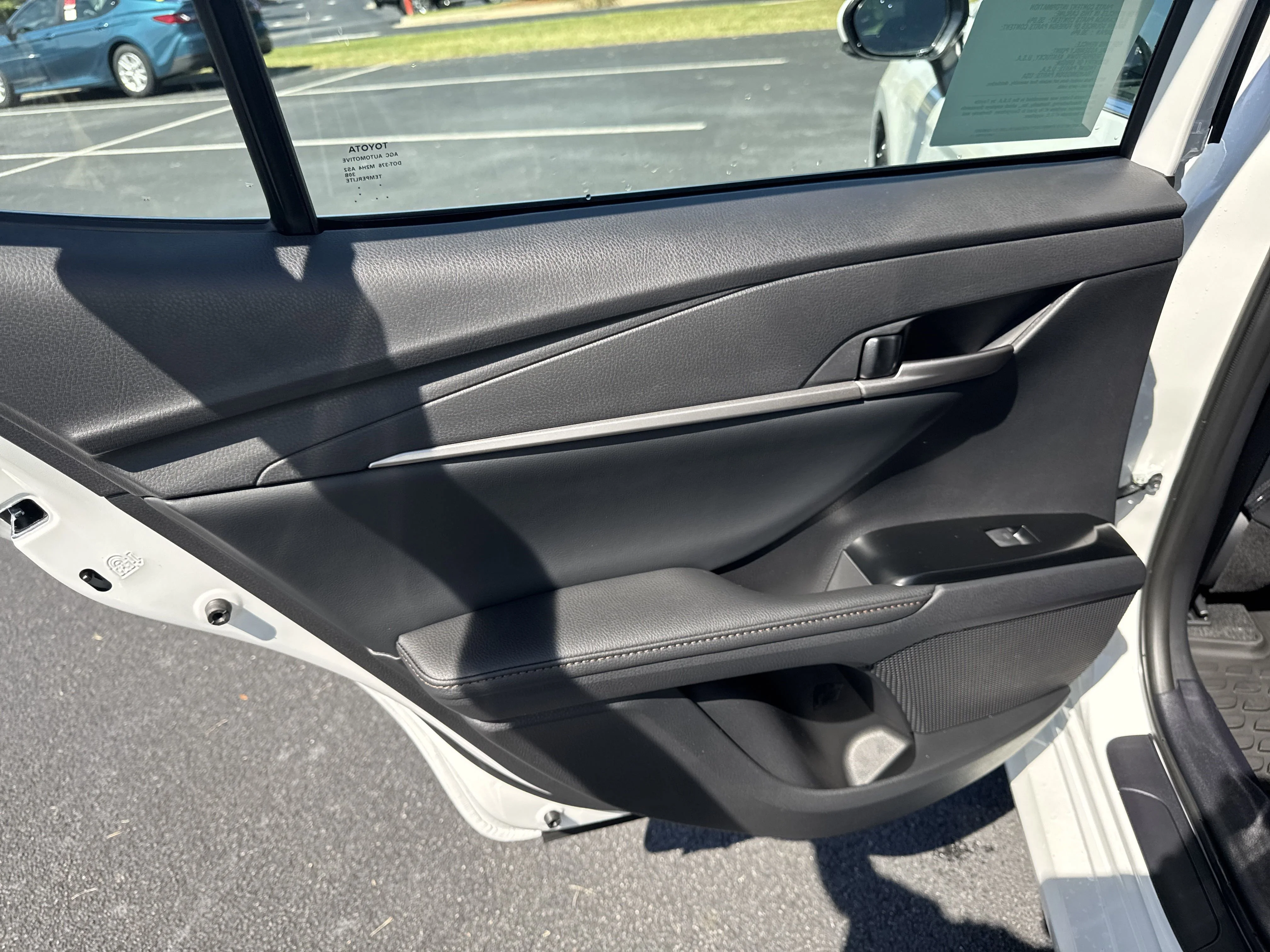 Used 2025  Toyota  image 26