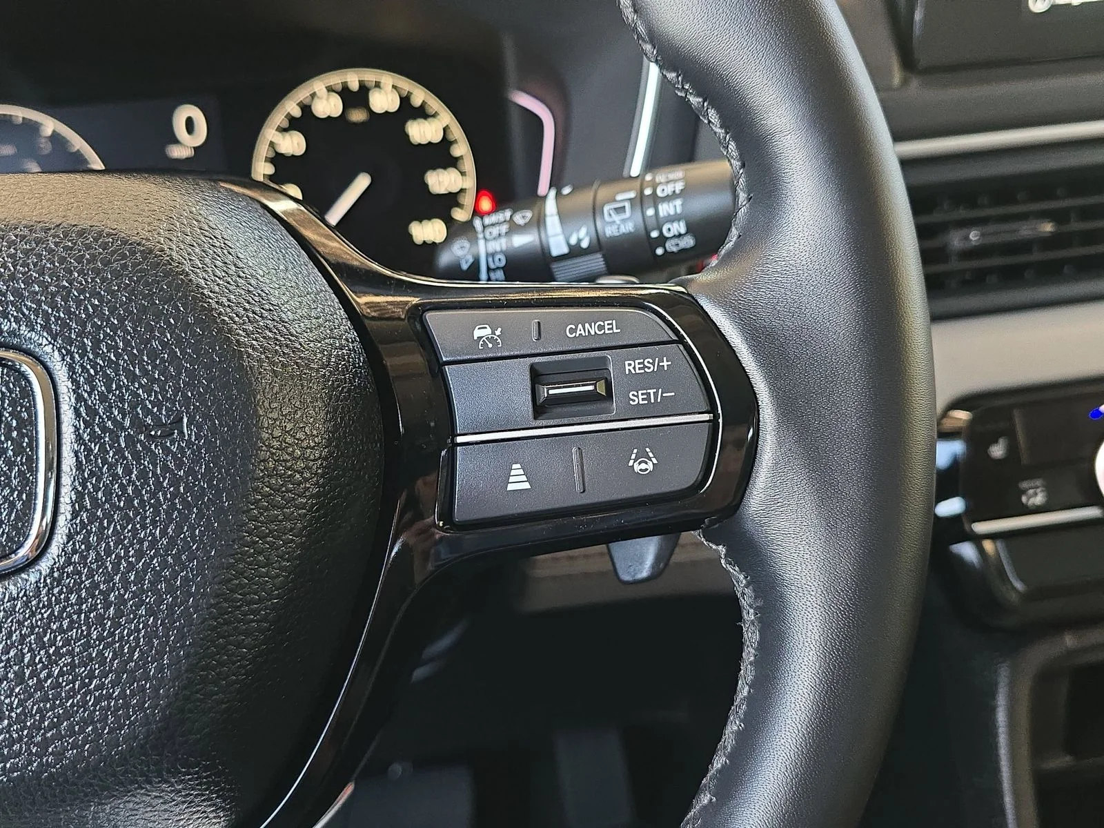 2025 Honda Pilot Touring - Photo 18