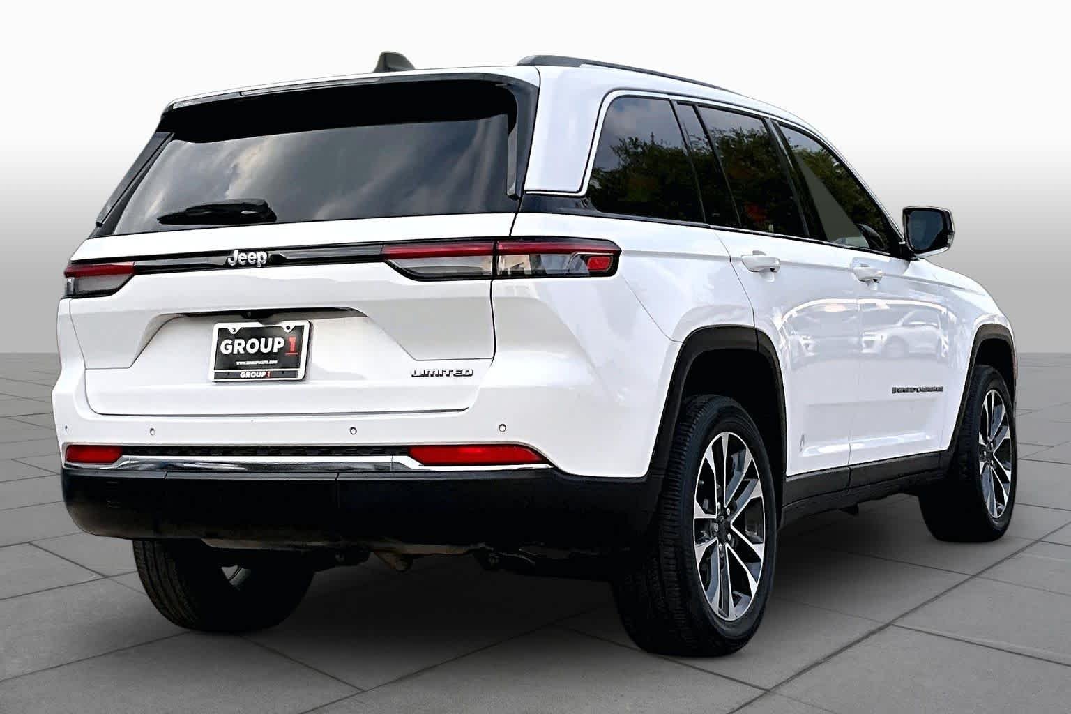 Used 2023 Bright White Clearcoat Jeep Limited image 13
