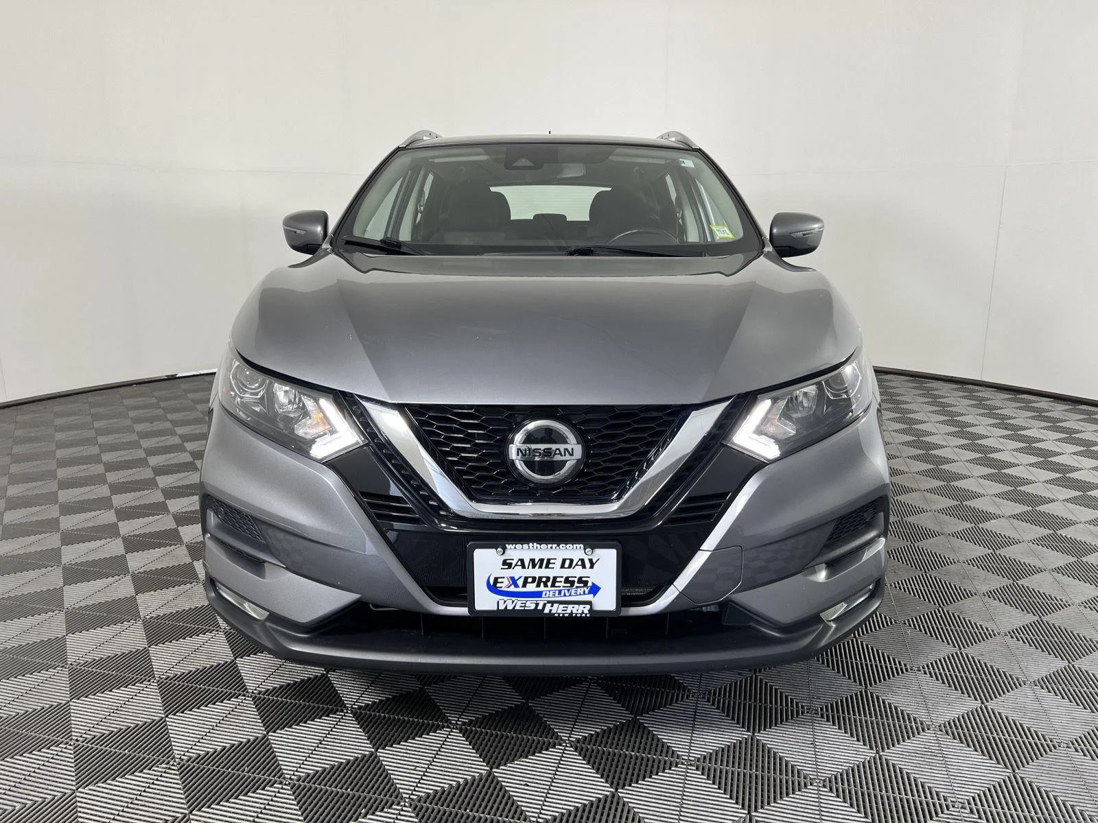 Used 2022 Gun Metallic Nissan SV image 8