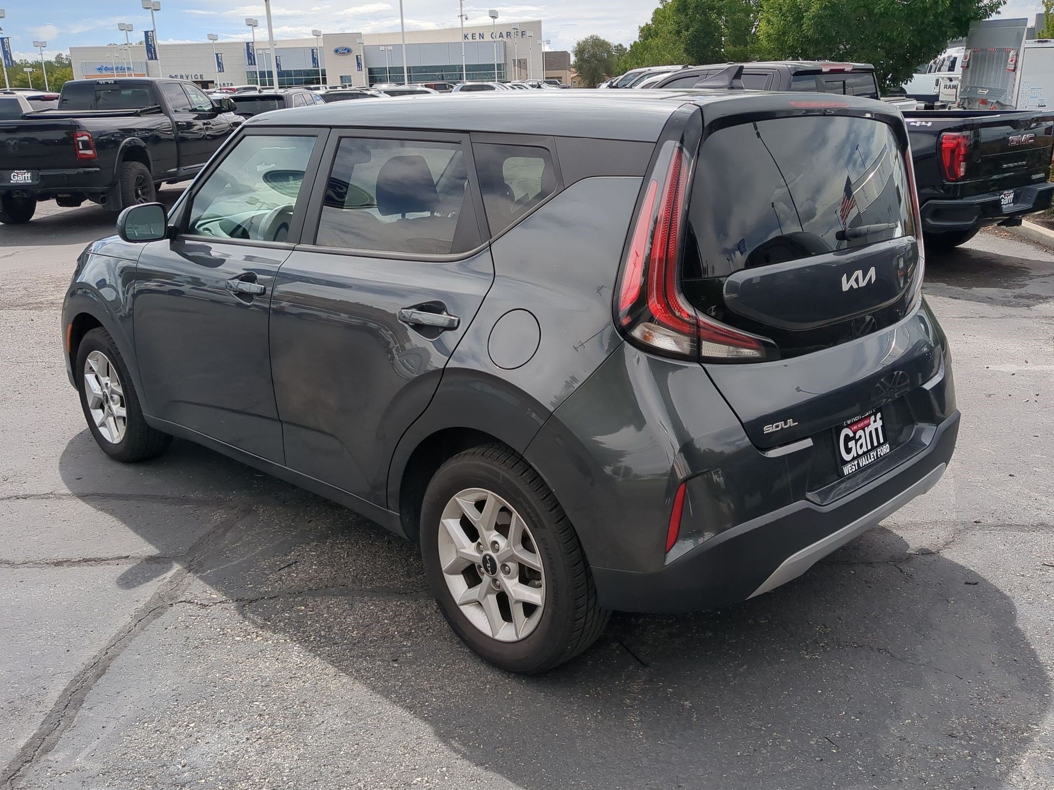 Used 2023 Gravity Gray Kia LX image 5