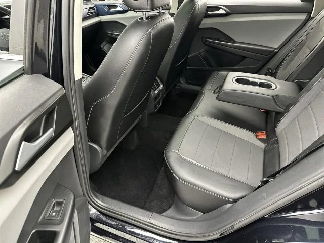 Used 2022 Black Volkswagen 1.5T SE image 22