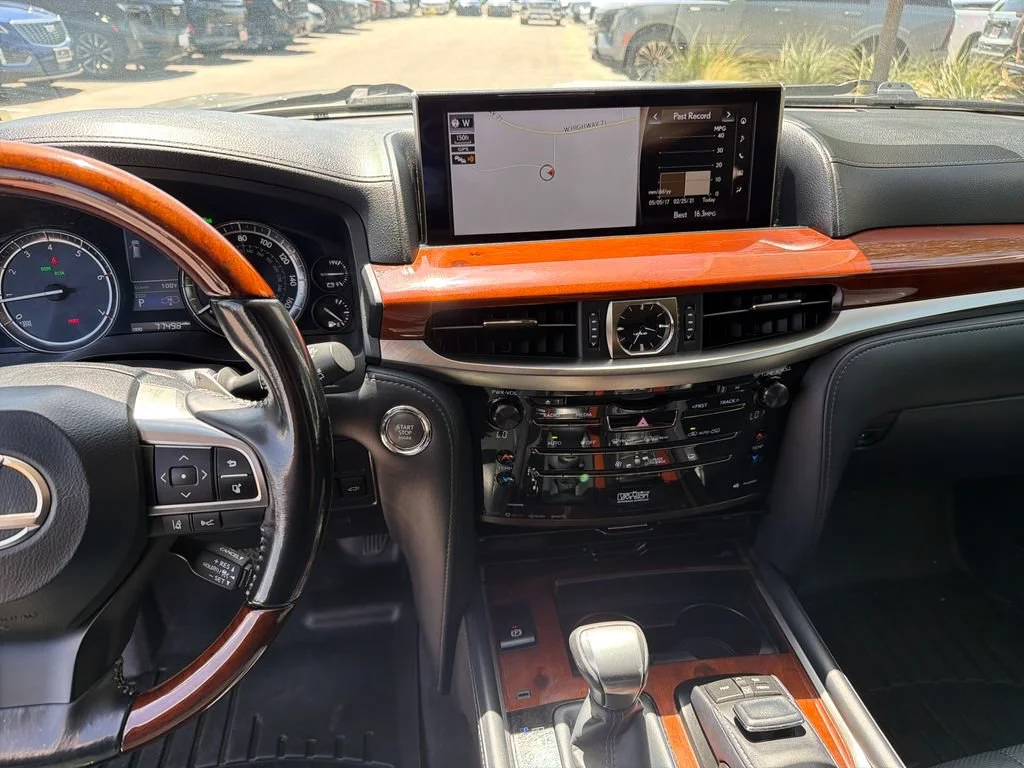 Used 2017  Lexus LX 570 image 27