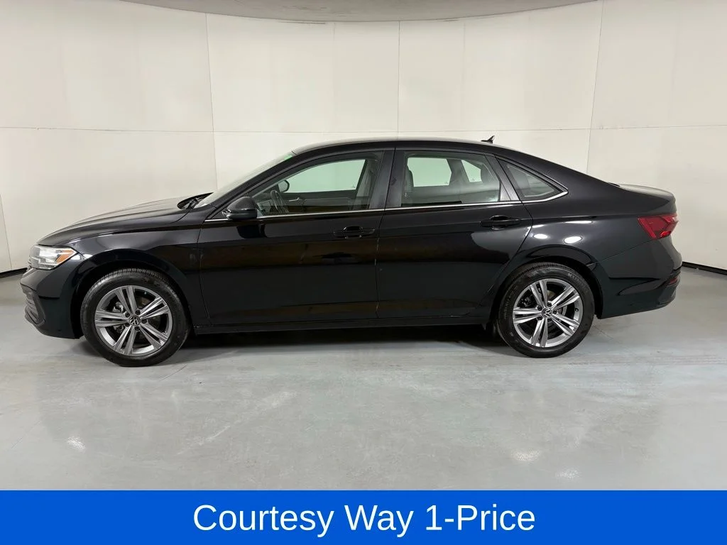 Used 2024 Black Volkswagen 1.5T SE image 6
