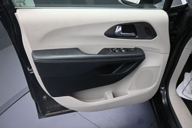 Used 2023 Black Chrysler Touring L image 25