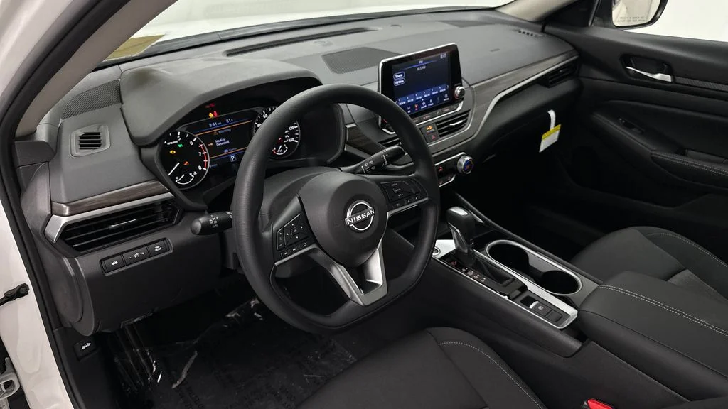 Used 2024 White Nissan 2.5 SV image 20