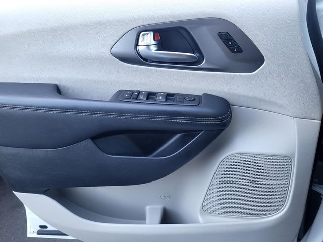 Used 2023 White Chrysler Touring L image 14