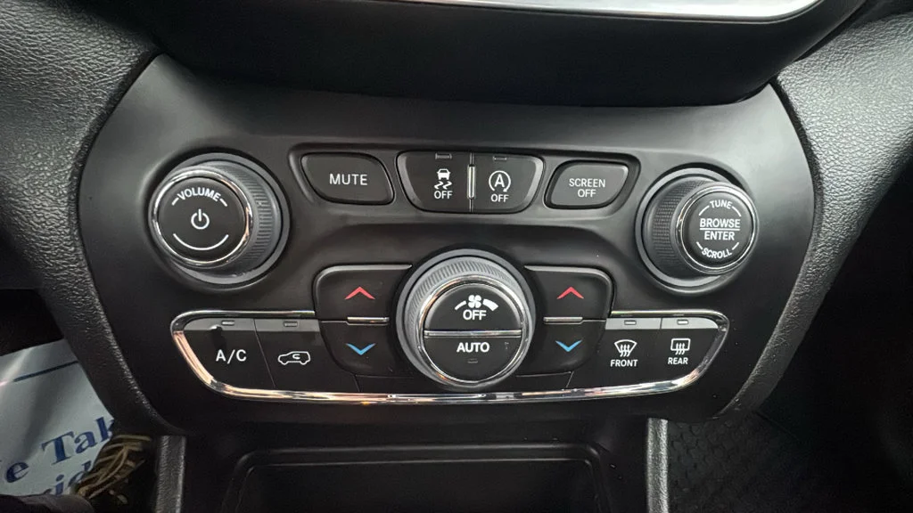 Used 2022 Black Jeep Trailhawk 4x4 image 26