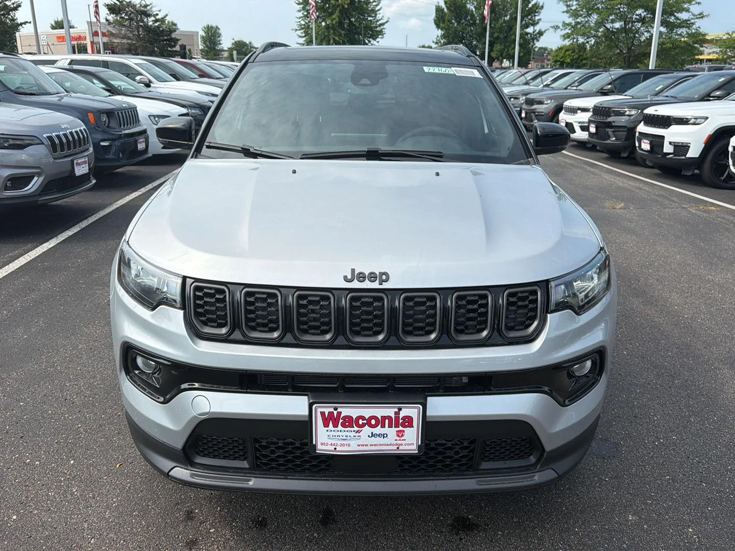 New 2026 Silver Zynith Metallic Clear-Coat Exterior Paint Jeep Limited Altitude image 3