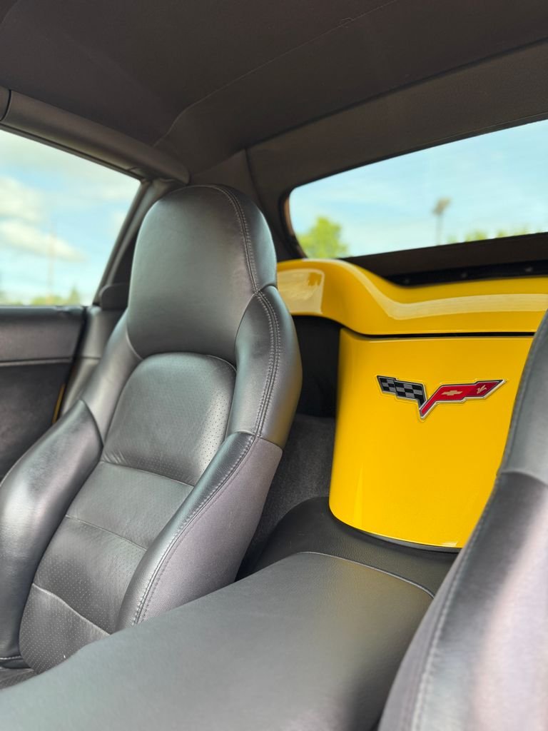 Used 2008 Velocity Yellow Tintcoat Chevrolet Base image 27
