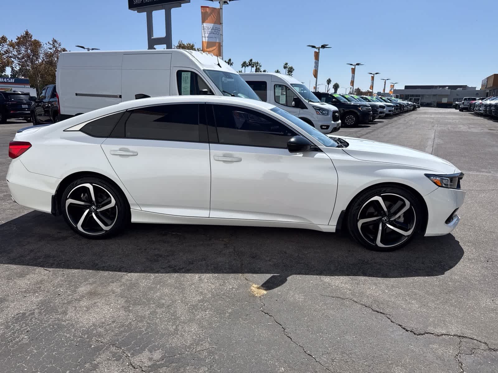 Used 2022 Platinum White Pearl Honda Sport image 13