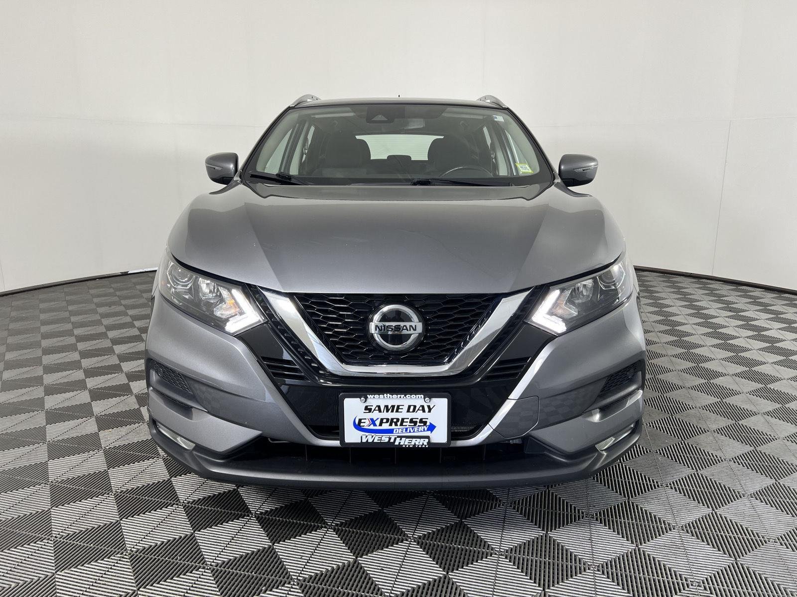 Used 2022 Gun Metallic Nissan SV image 8