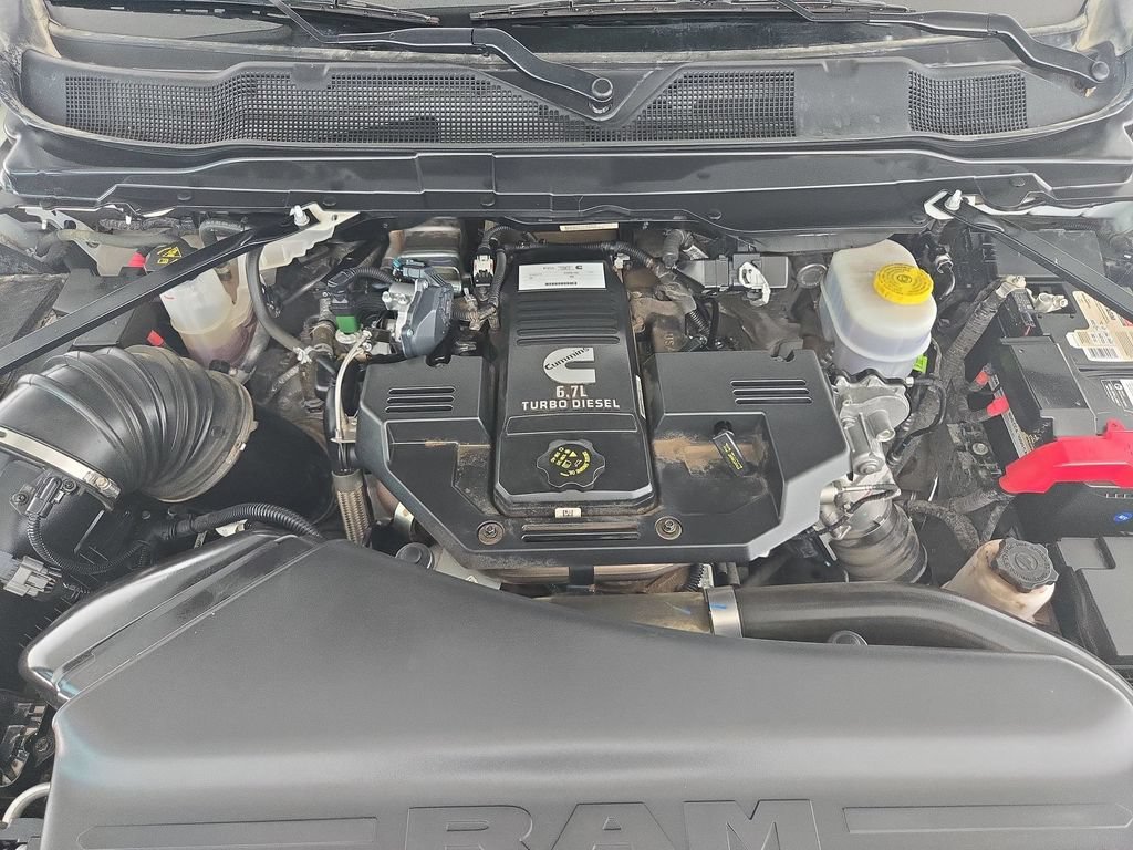 Used 2024  Ram Laramie image 36