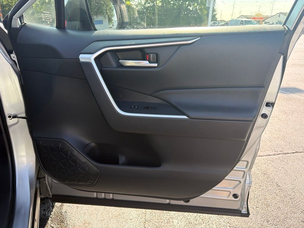 Used 2019 Silver Sky Metallic Toyota XLE Premium image 26