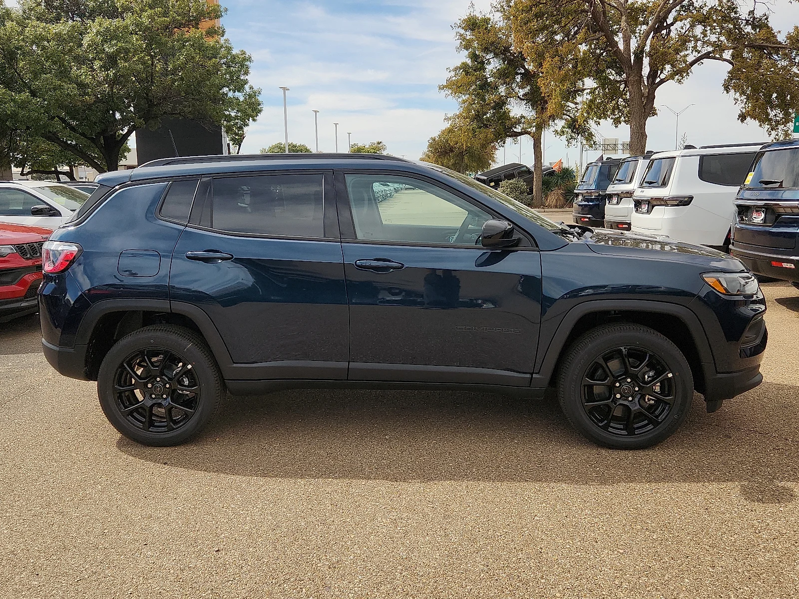 New 2027 Fathom Blue Pearl-Coat Paint Jeep LATITUDE ALTITUDE 4X4 image 5