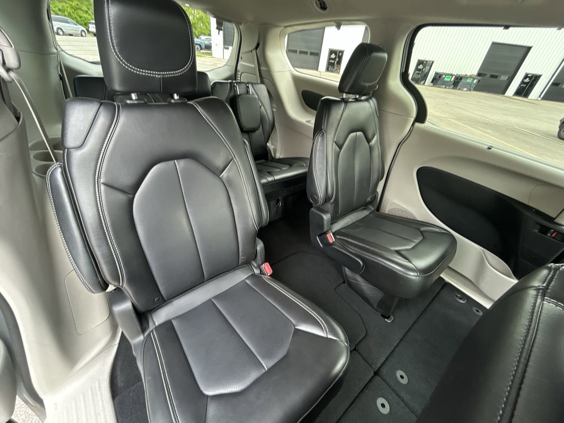 Used 2023 Silver Mist Clearcoat Chrysler Touring L image 26