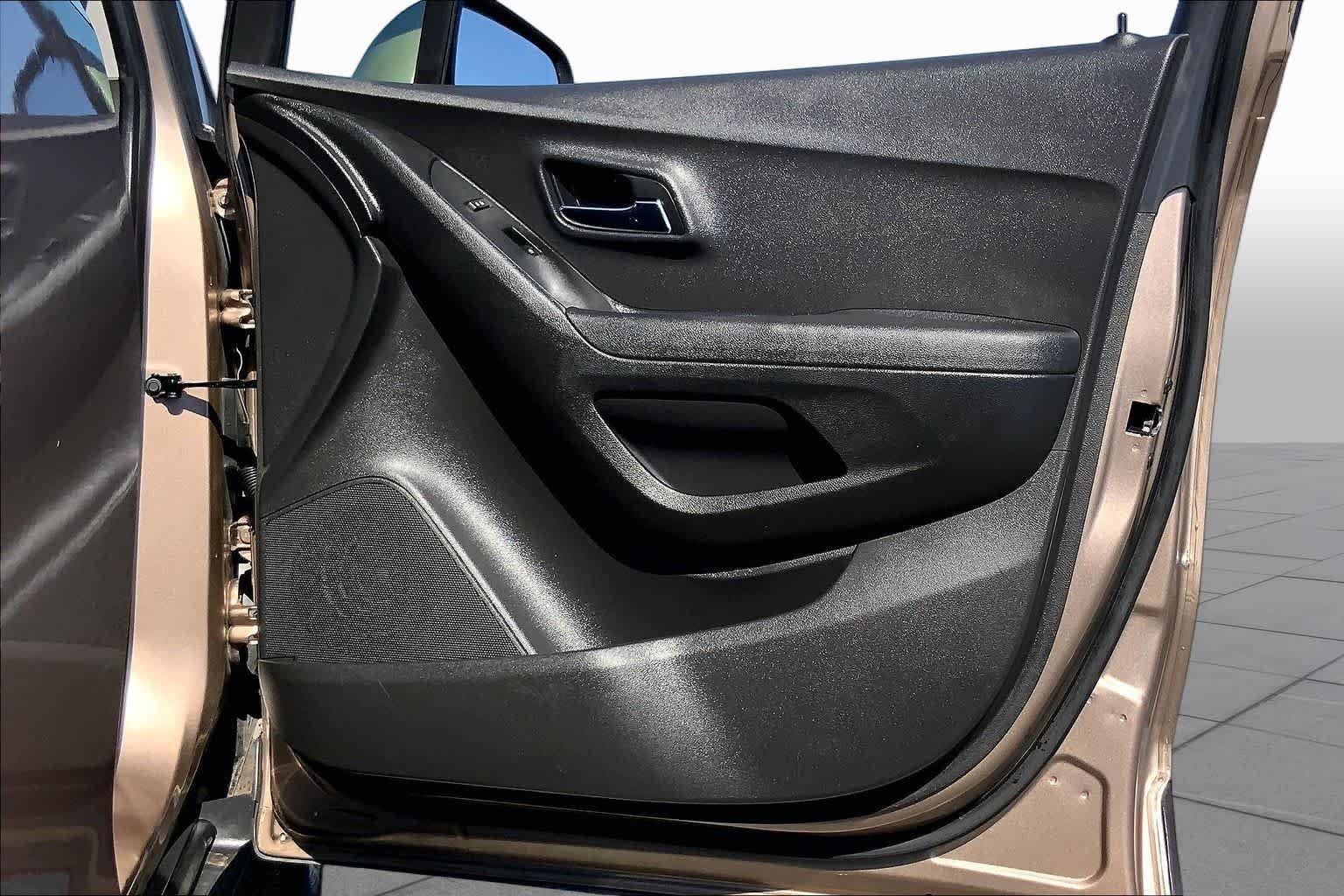 Used 2018 Sandy Ridge Metallic Chevrolet LT image 22