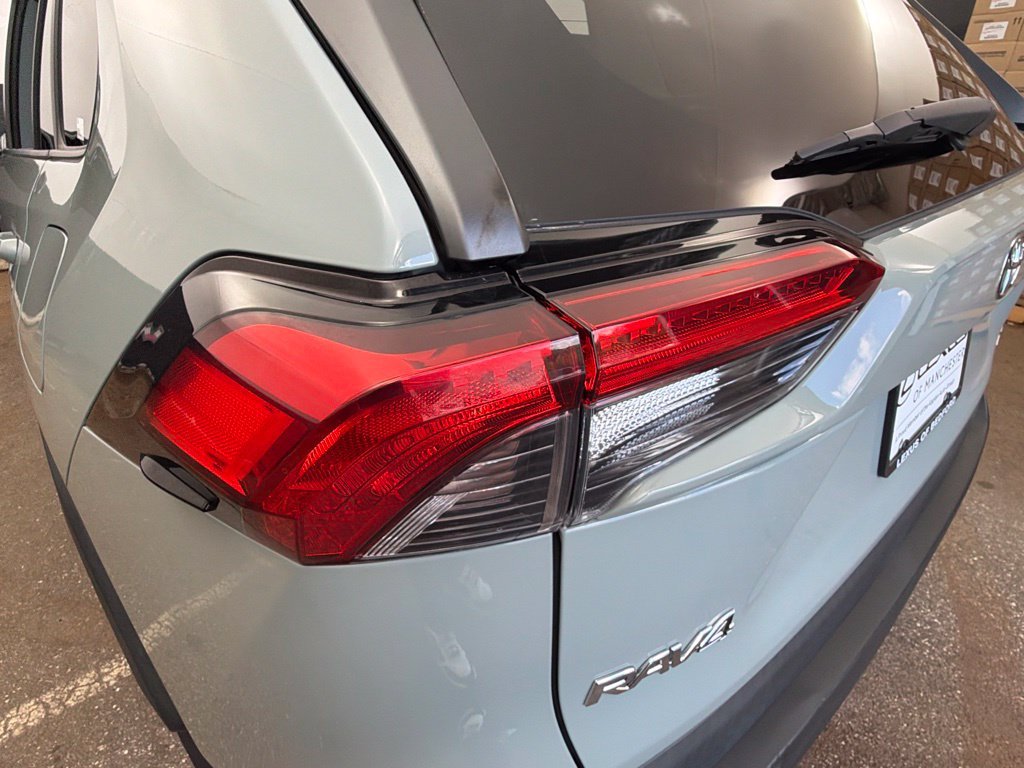 Used 2019  Toyota XLE image 22