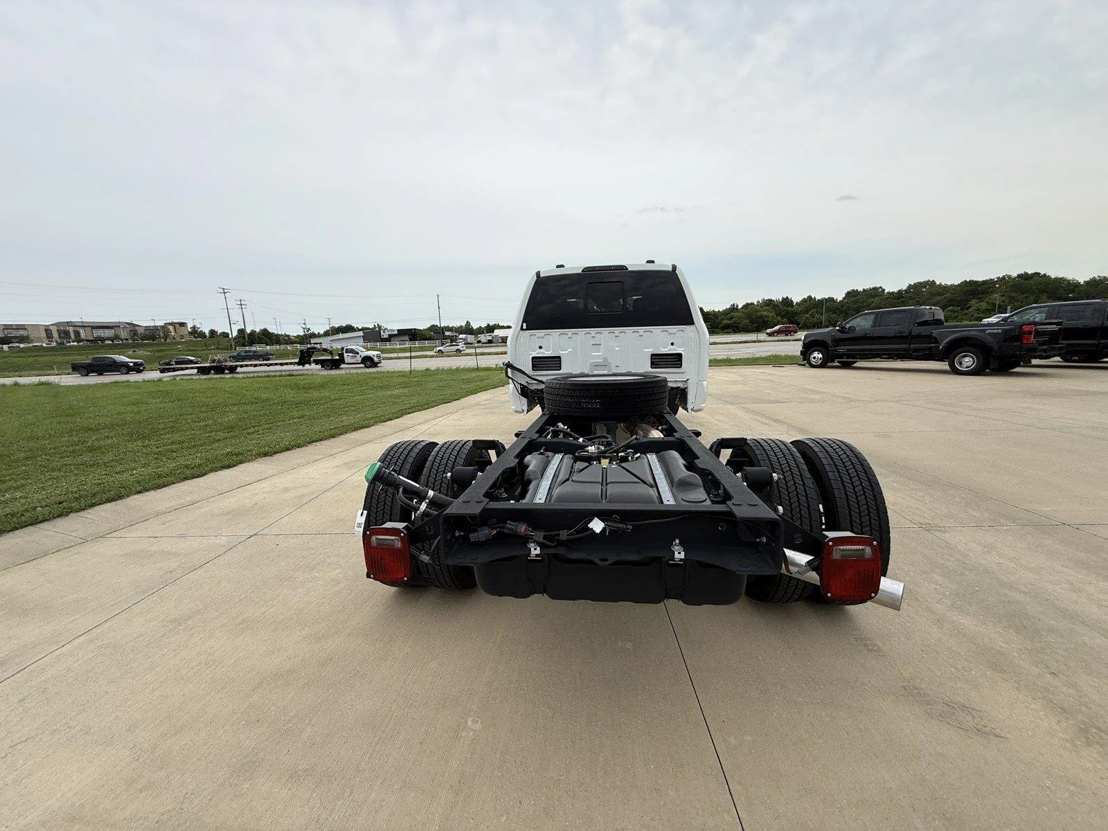 2026 Ford F-450 Super Duty Chassis Cab XL - Photo 9