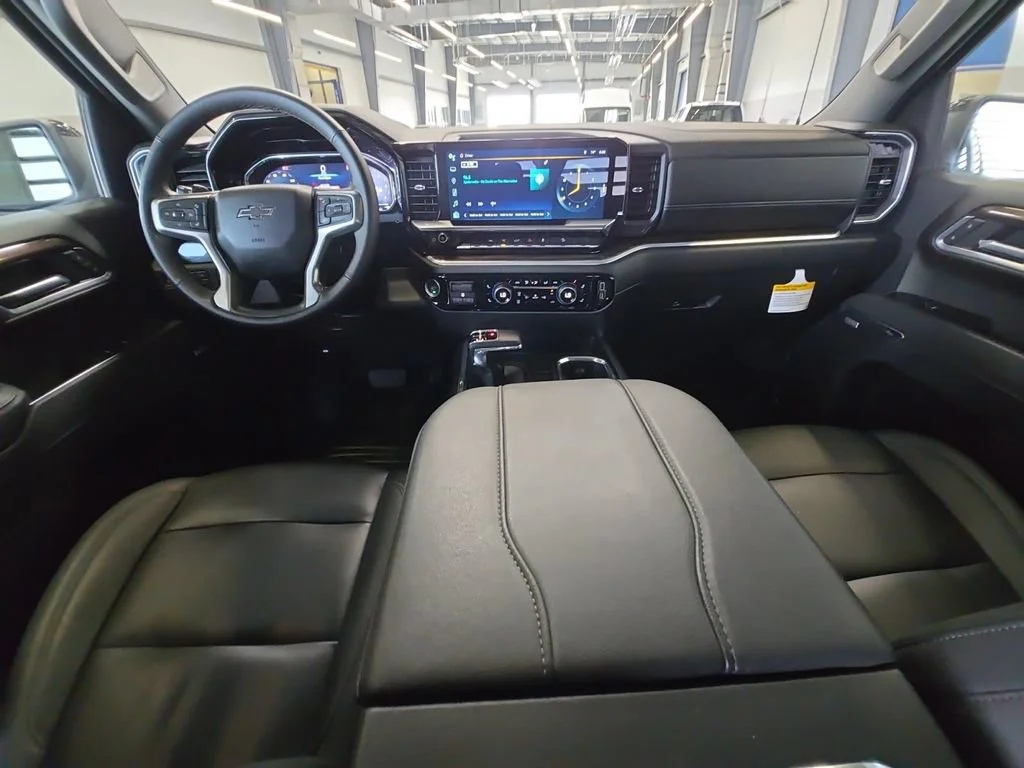 Used 2025 Summit White Chevrolet RST image 21