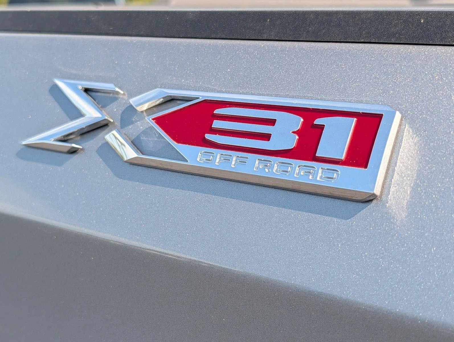 Used 2025 Sterling Metallic GMC SLT image 40