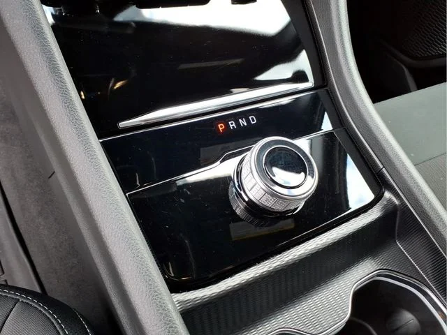 Used 2025 Silver Jeep Laredo image 29