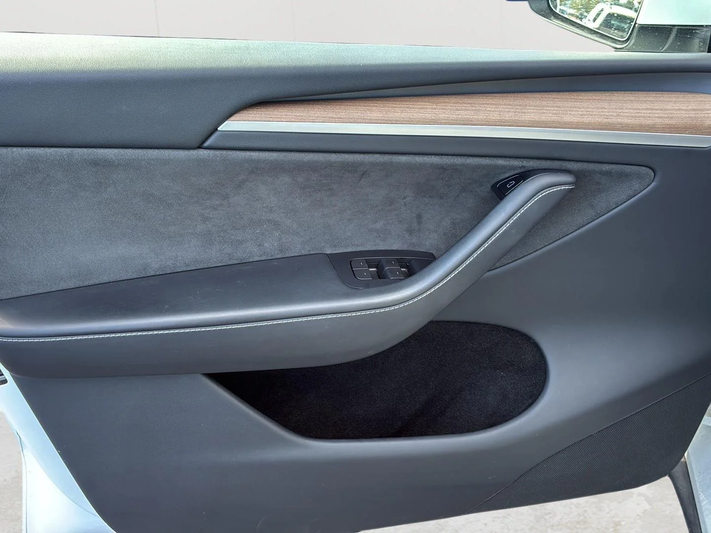 Used 2023  Tesla Long Range image 12
