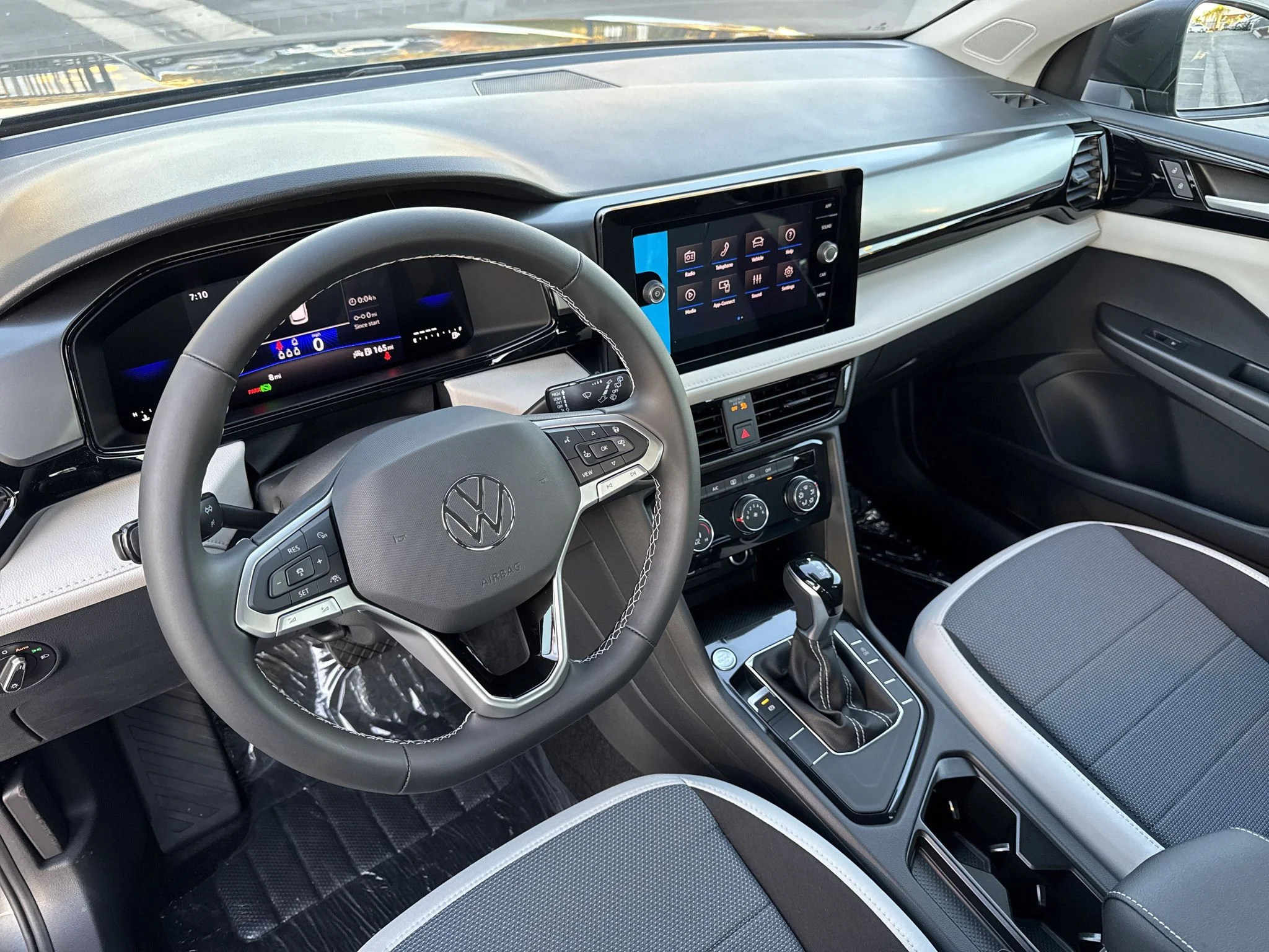 New 2027 Platinum Gray Metallic Volkswagen S image 15