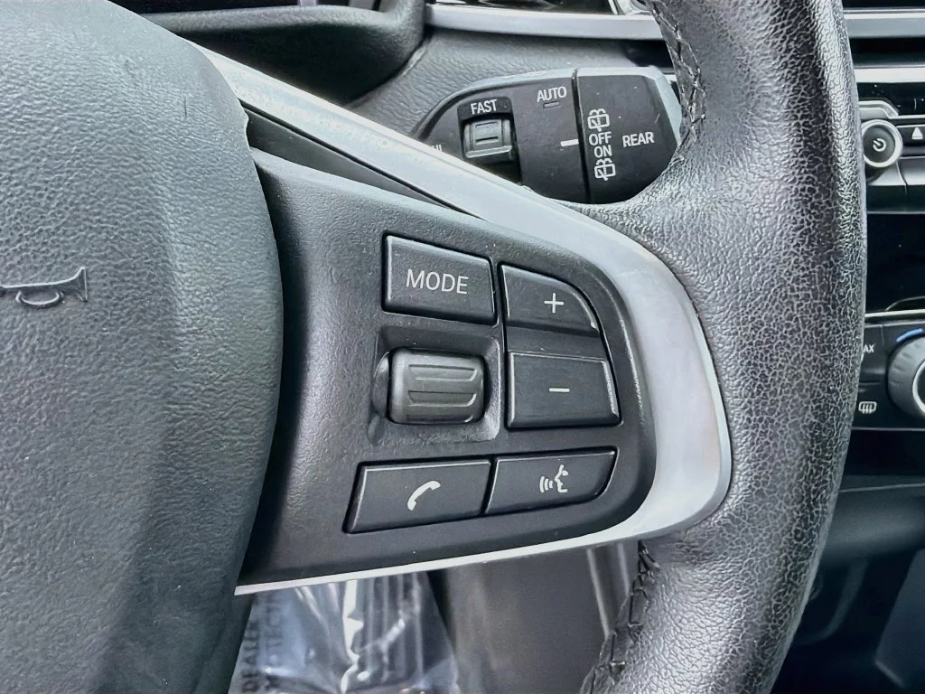 Used 2019 Black BMW sDrive28i image 38