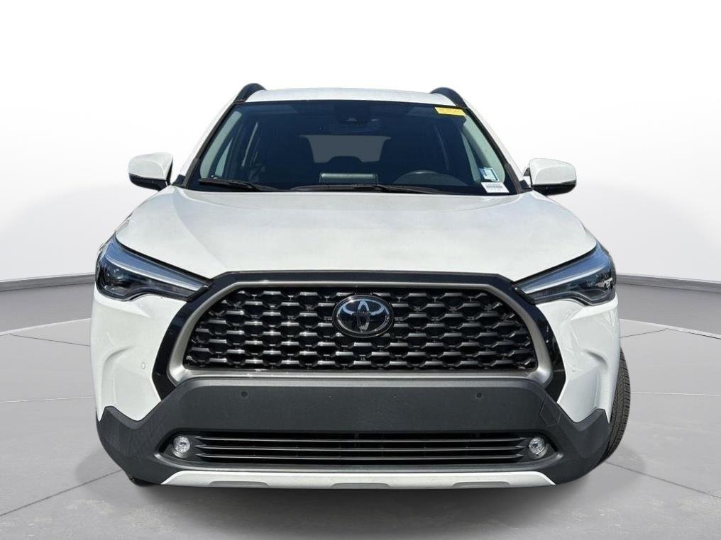 Used 2022 Wind Chill Pearl Toyota XLE image 3