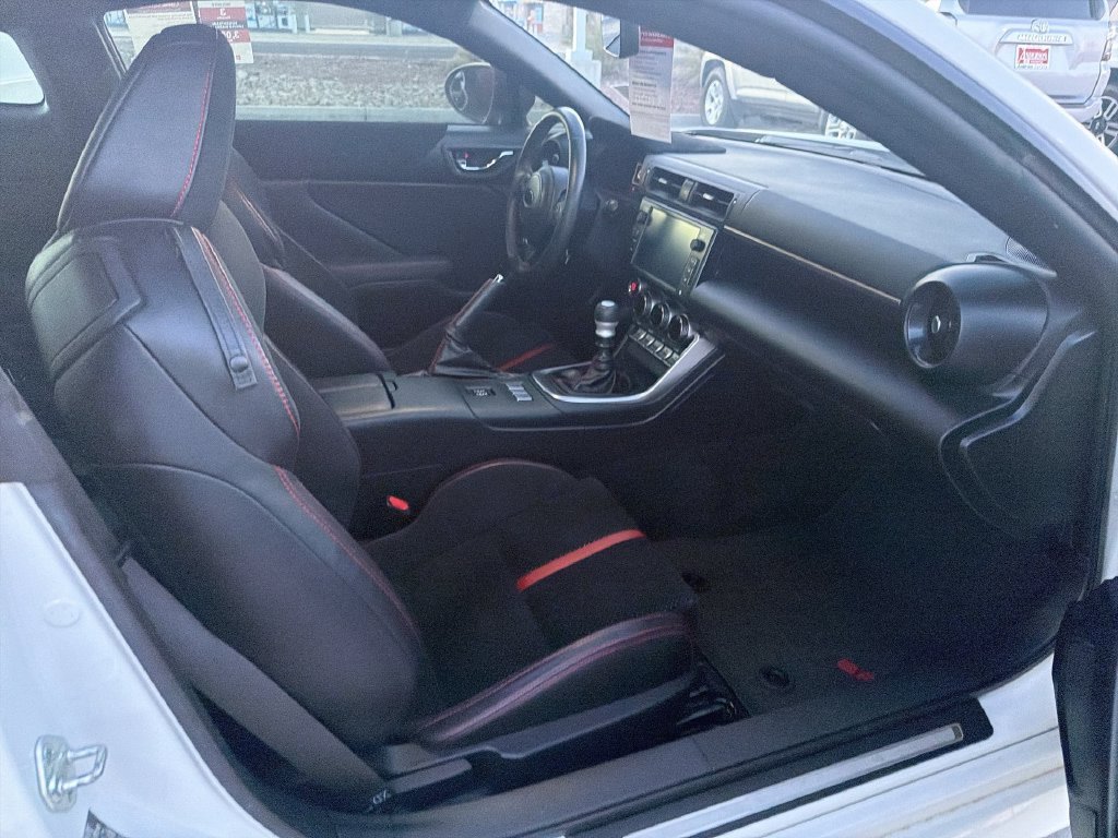 Used 2022 White Subaru Limited image 24