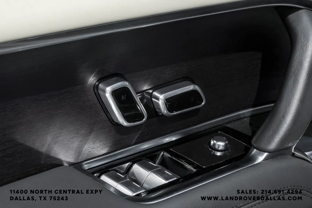 Used 2023 Silver Land Rover SE image 42