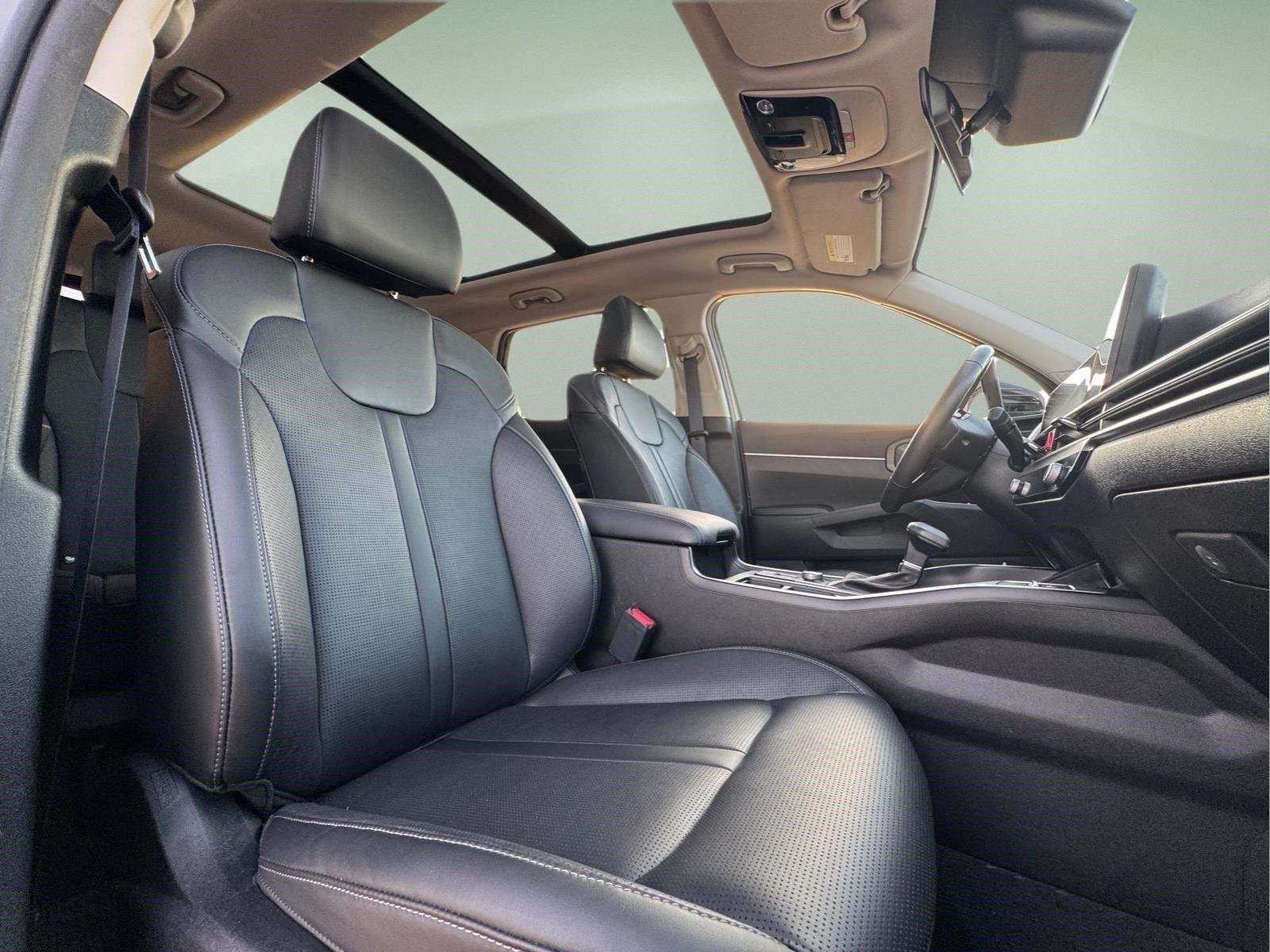 Used 2024 Wolf Gray Kia X-Line EX image 17