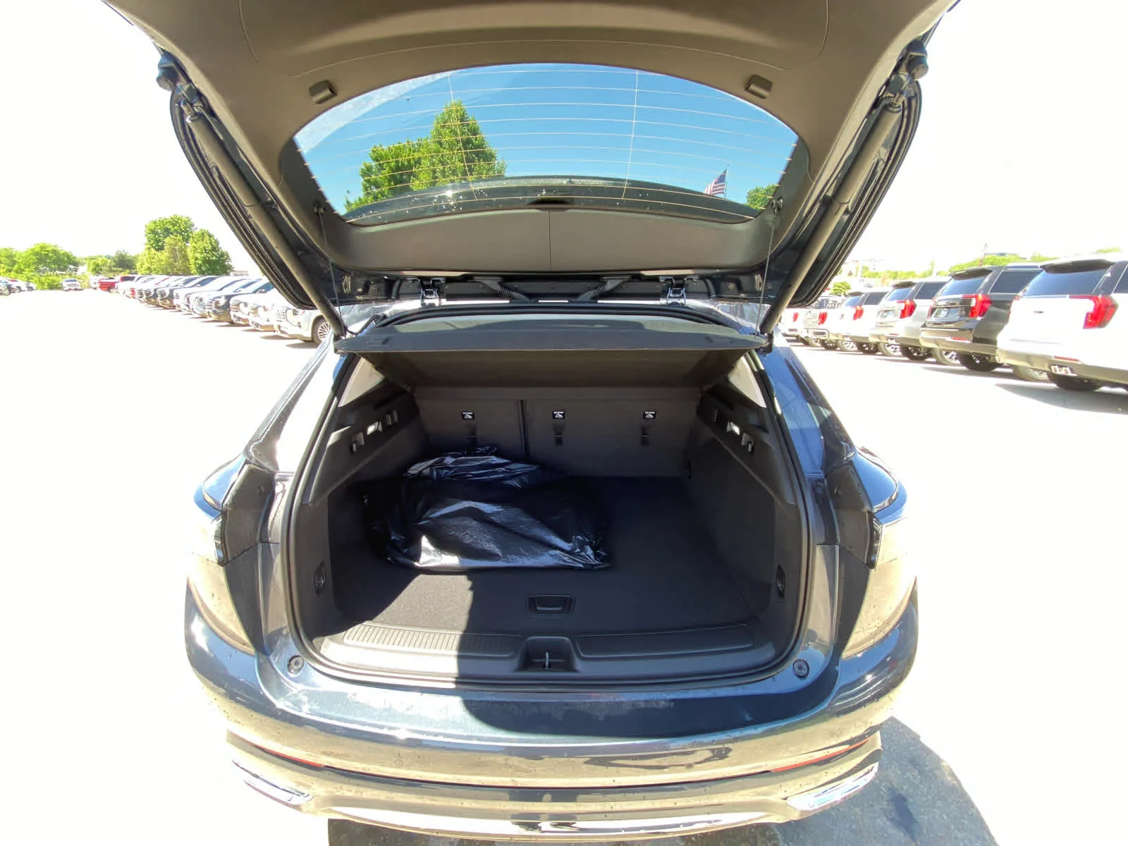 New 2026 Quartz Blue Metallic Buick Avenir image 24