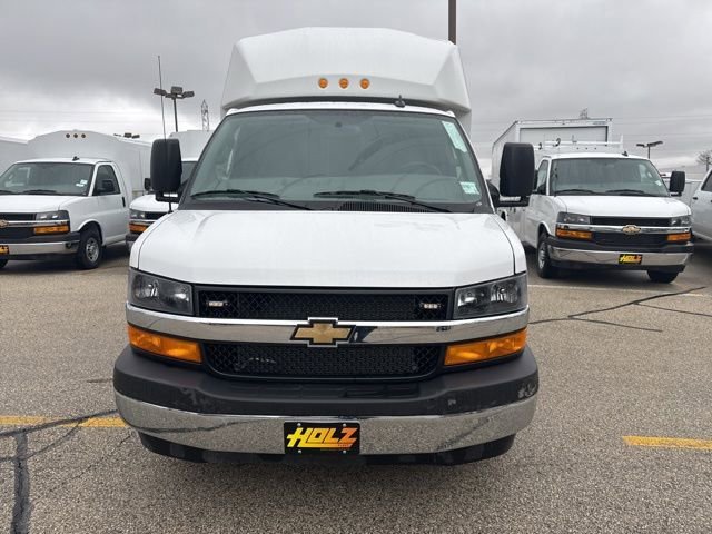 New 2025 Summit White Chevrolet 1WT image 2