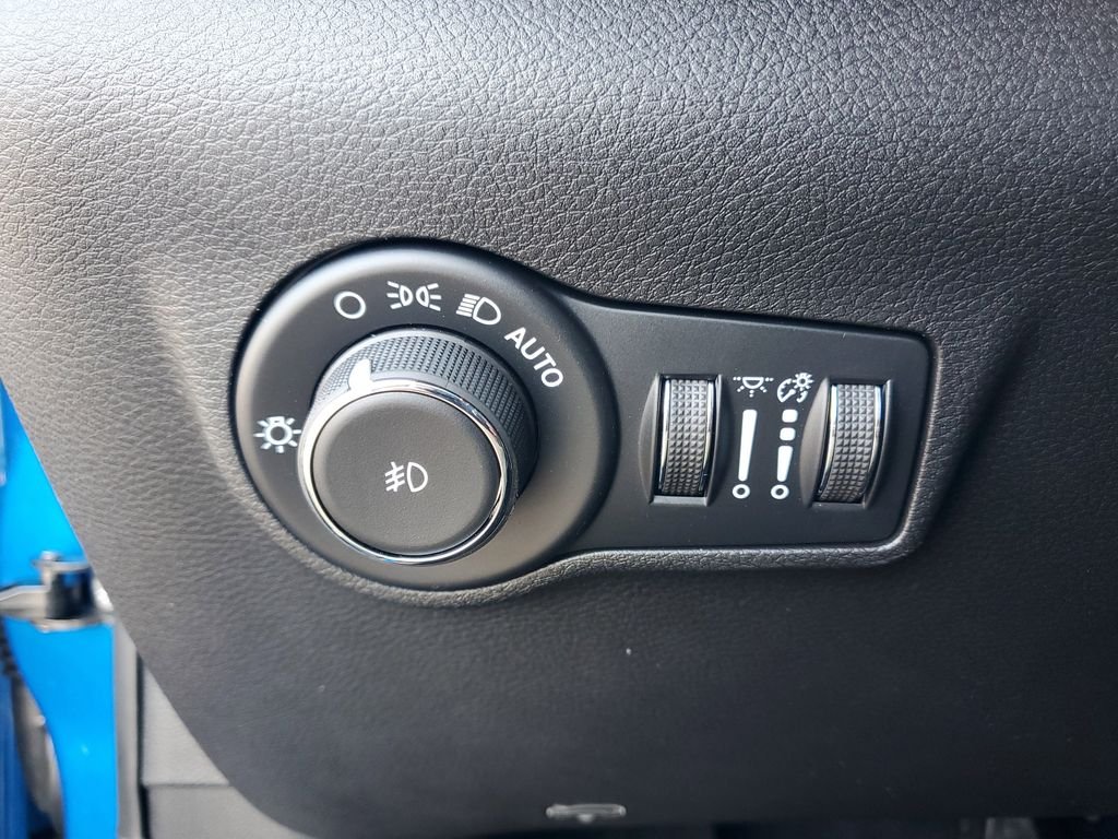 New 2026 Hydro Blue Pearlcoat Jeep Latitude image 20