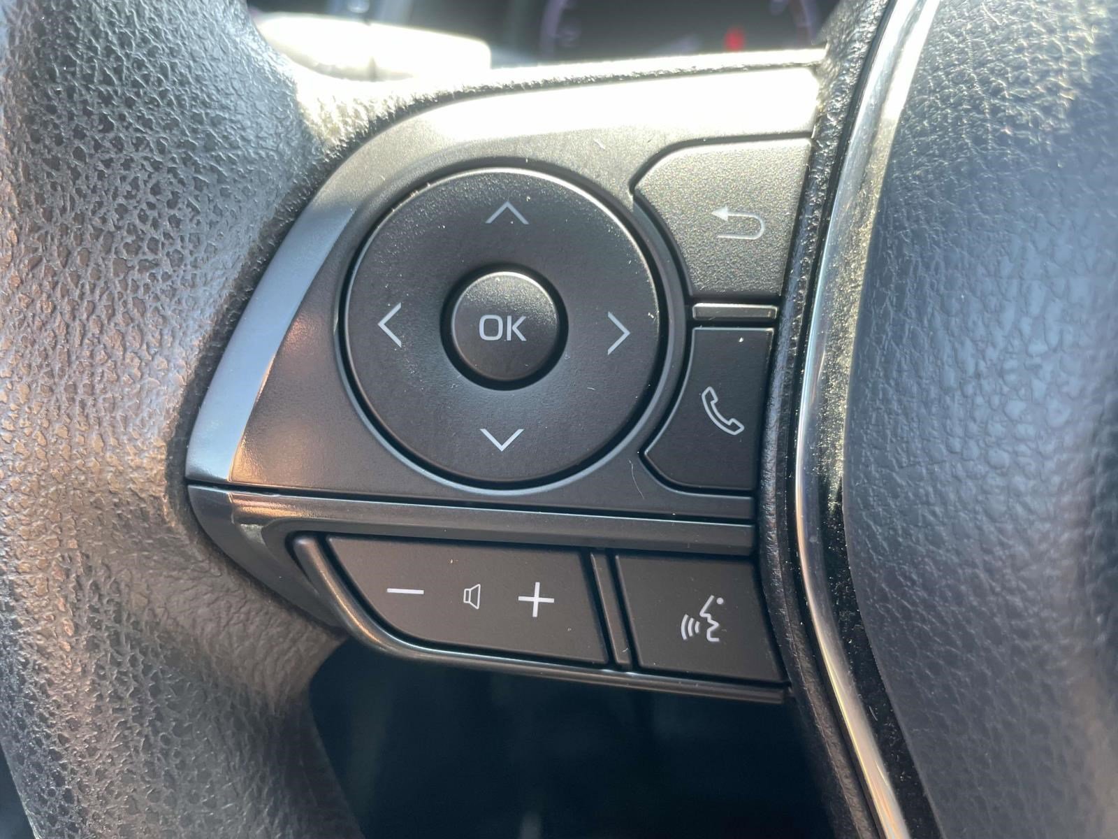 Used 2020 White Toyota LE image 19