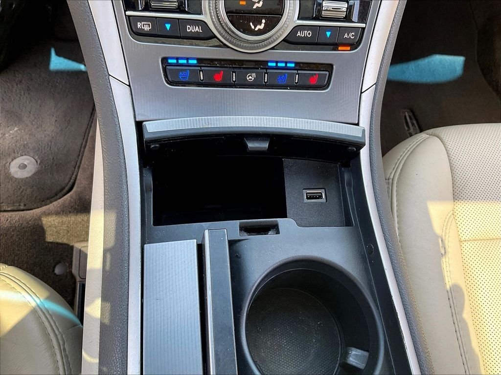 Used 2017 White Lincoln Reserve image 12