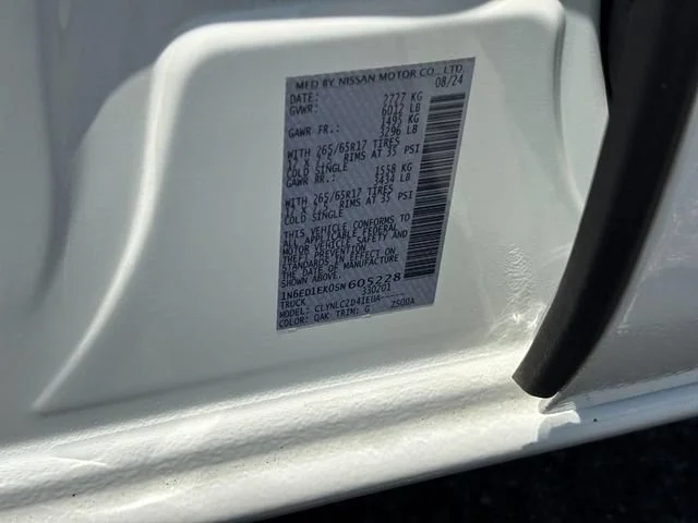 Used 2025 White Nissan Crew Cab SV 4x4 image 23