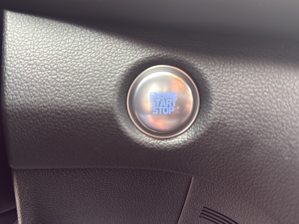 Used 2023 White Hyundai SEL image 13
