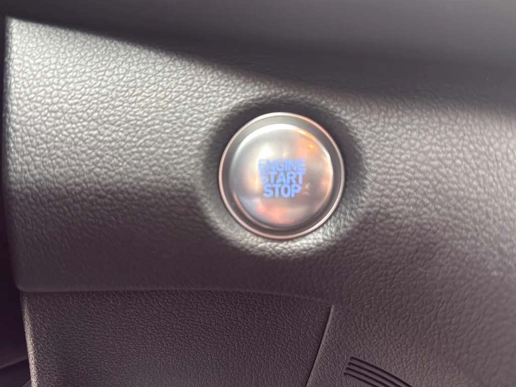 Used 2023 White Hyundai SEL image 13