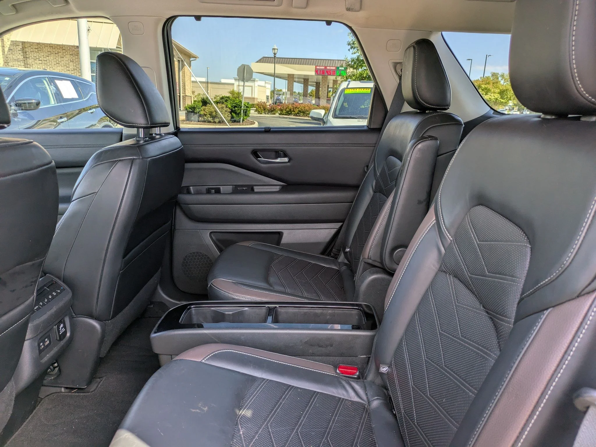 Used 2022 Solid Gray/Super Black Nissan Platinum image 15
