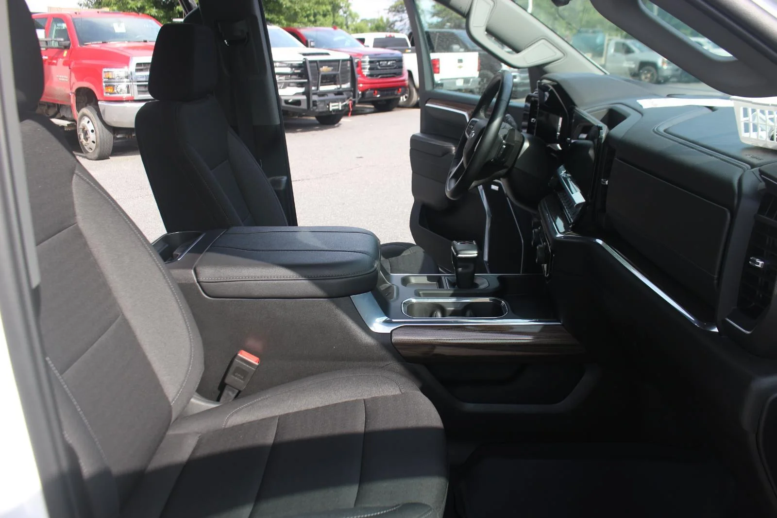 Used 2024 Summit White Chevrolet RST image 35