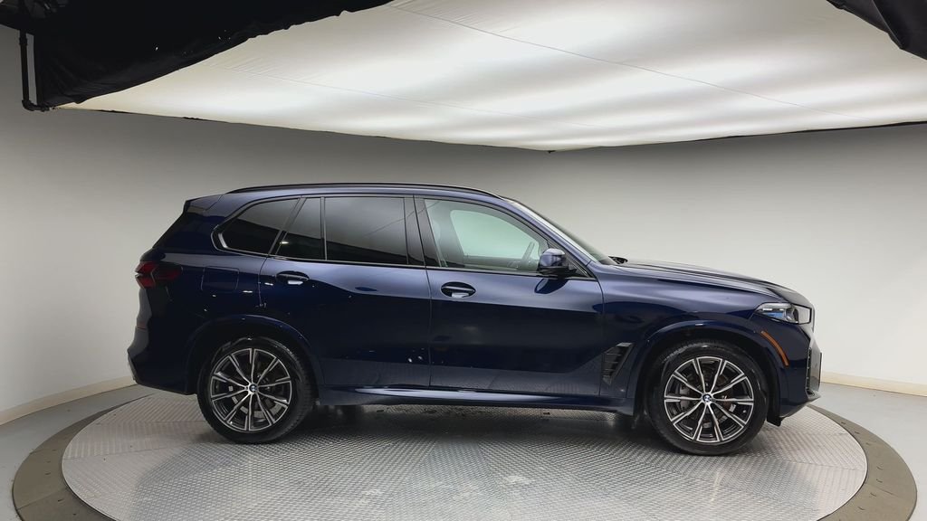 Used 2025 Blue BMW xDrive40i image 9