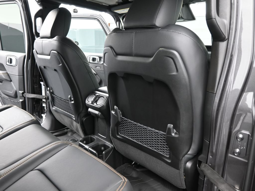 New 2026 Granite Crystal Metallic Clearcoat Jeep Sahara image 16