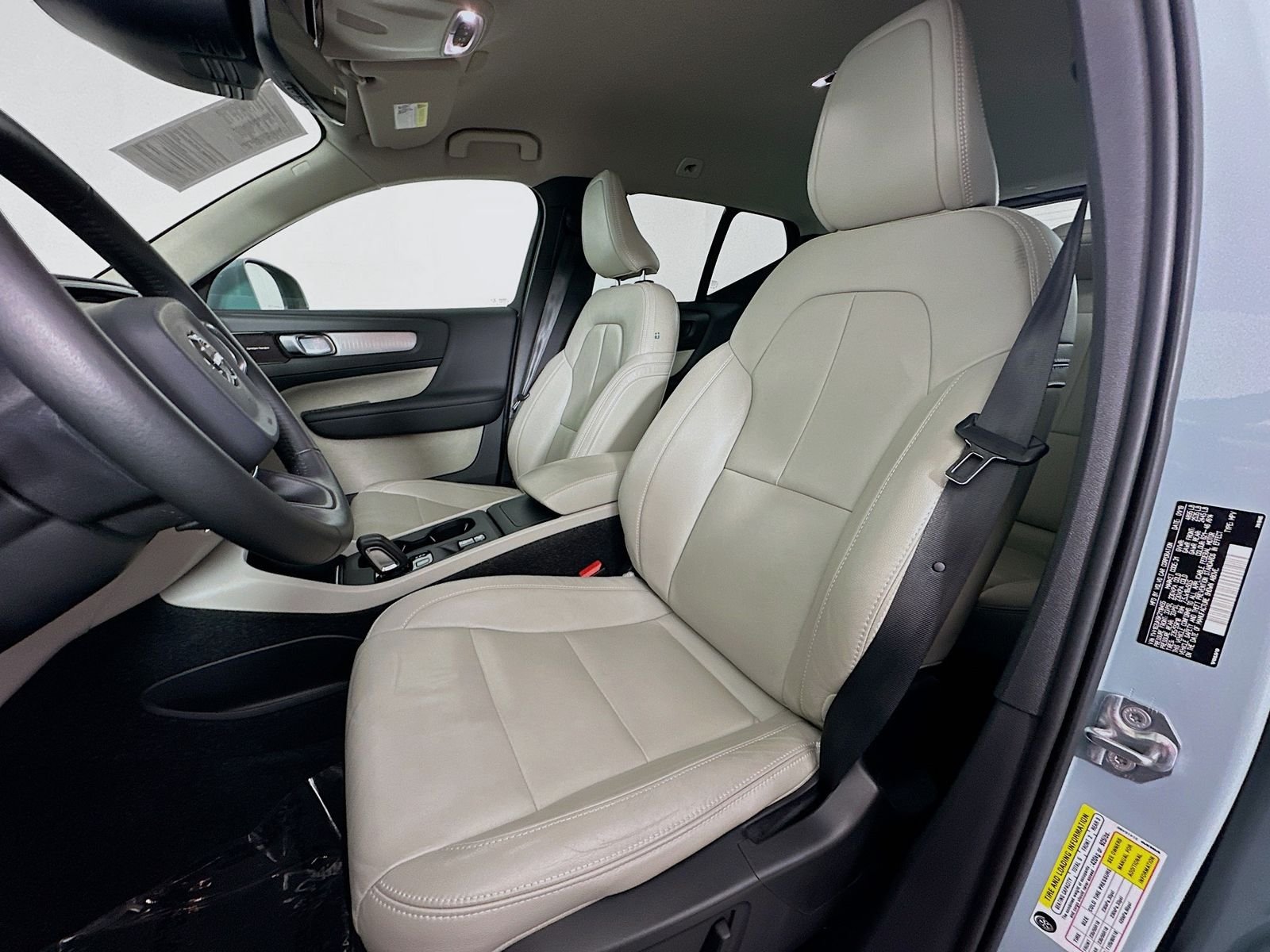 Used 2019 Amazon Blue Volvo Momentum image 20