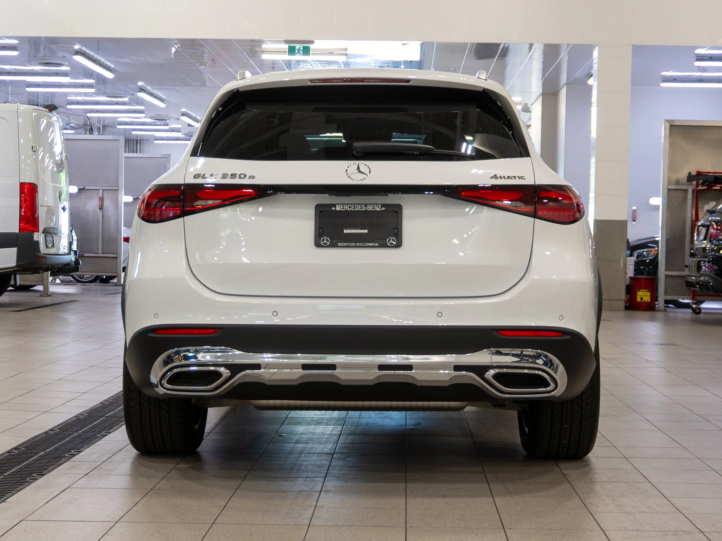 New 2026 MANUFAKTUR OPALITE WHITE METALLIC Mercedes-Benz GLC 350e image 4