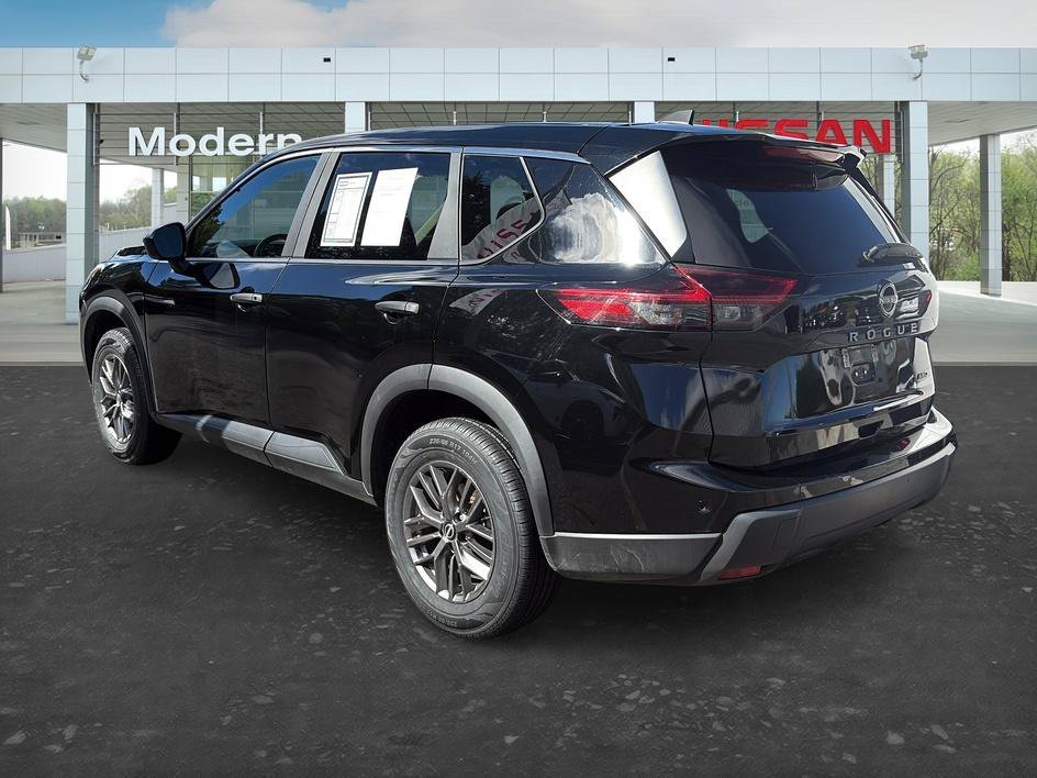 Certified Used 2024 Super Black Nissan S image 3